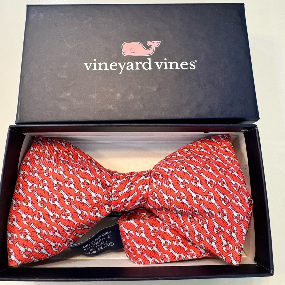 Vinyard Vines 100% silk bow tie (one size)